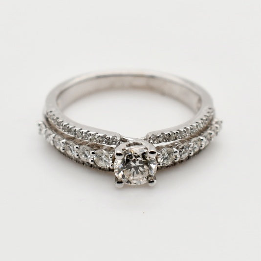 18k White Gold Diamond Engagement Ring