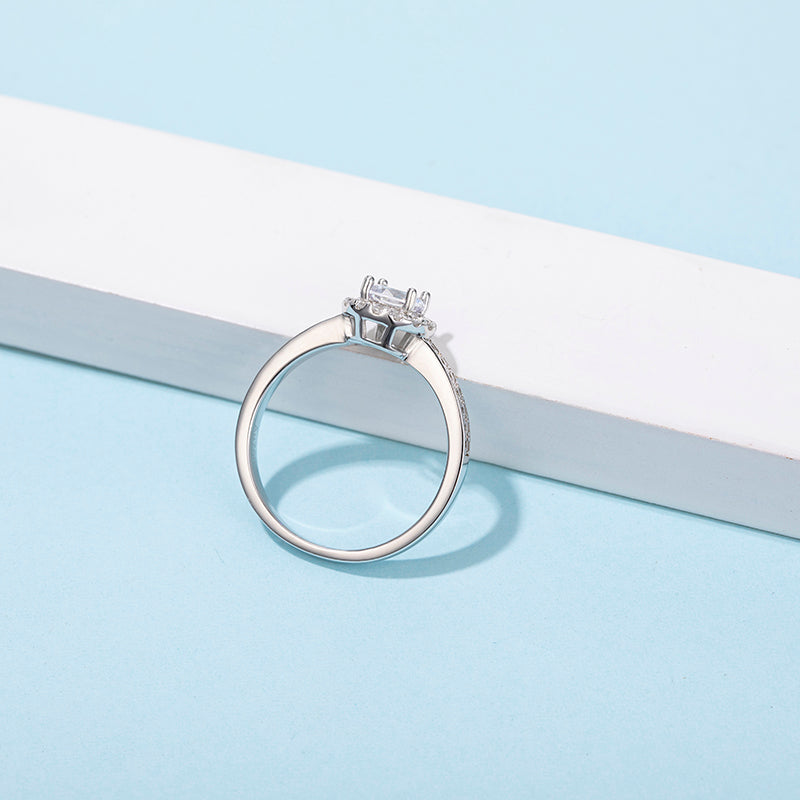 Round Halo 0.5ct Moissanite Ring